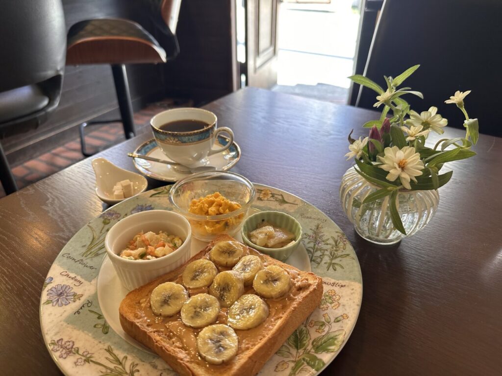 【神戸市灘区】六甲道 小さなカフェ「COCCO」さんへ。2階に広がるカラフルな毛糸の世界。