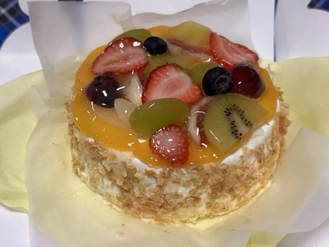 【神戸市灘区】えっ、この価格！？ 六甲本通商店街にケーキ店「PATISSERIE NELLO」さんが9月30日オープン♪ フルーツたっぷりホールケーキが1,500円！ シュークリーム100円