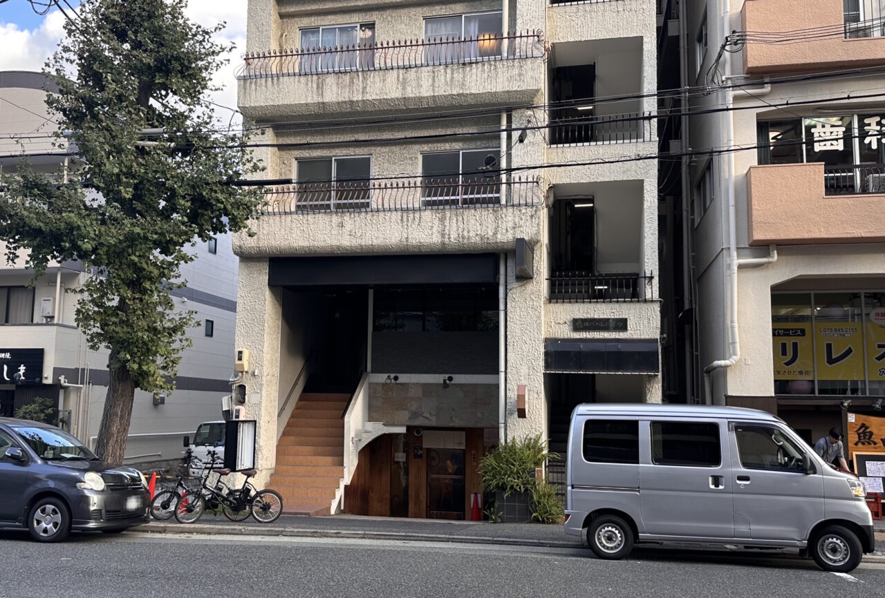 【神戸市灘区】長らく臨時休業していた「中国料理 四川 六甲道店」が閉店。現地では看板が取り外されていました。